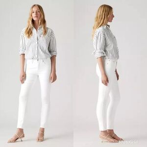 Revolve Levi’s Levis 721 HIGH RISE SKINNY JEANS in Soft Clean White